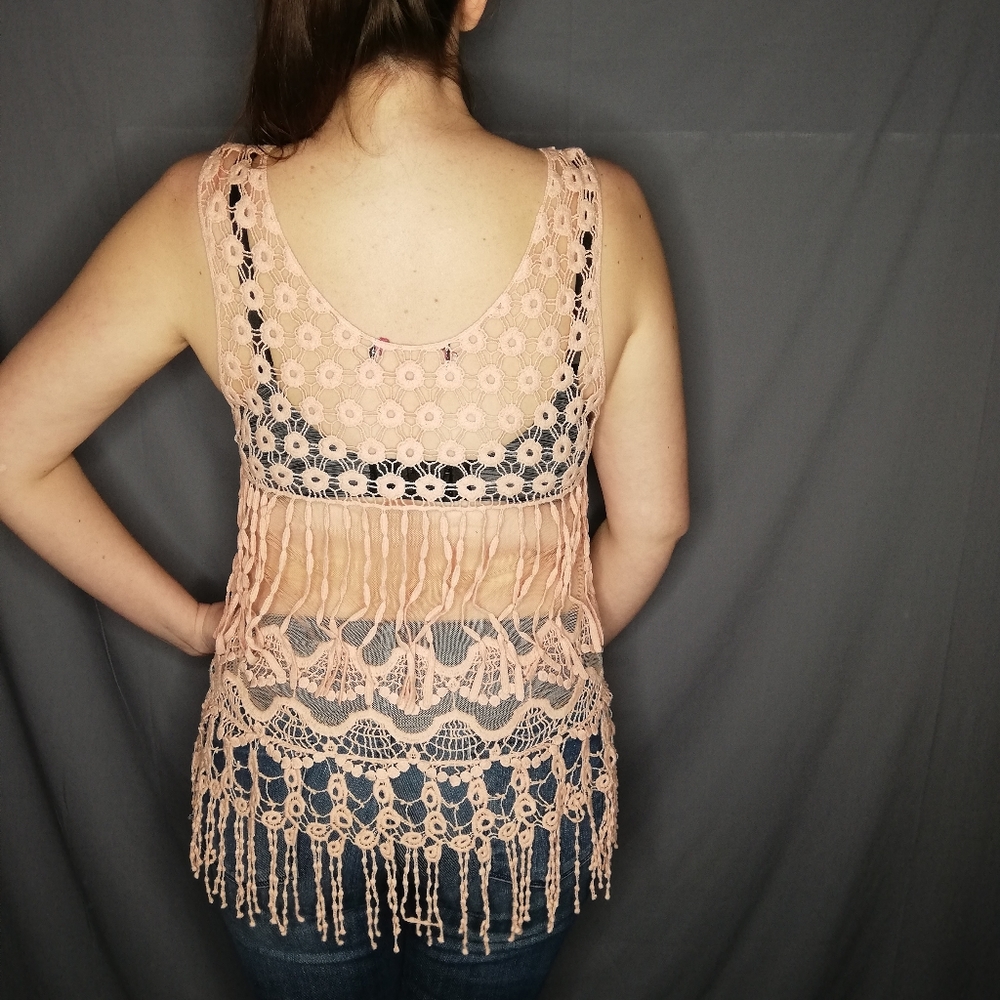Boho pink lace and crochet sheer fringed tank top - Picture 3 of 3